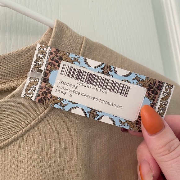 Oversized Aaliyah Crewneck - Picture 2 of 4